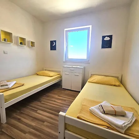Tara By Interhome * Punat